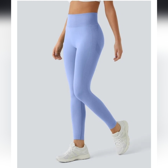Halara Seamless Flow Legging - Picture 4 of 5